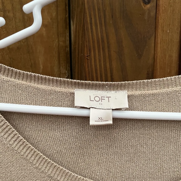 Loft Sweater tan with Gold threading size XL - Picture 2 of 5